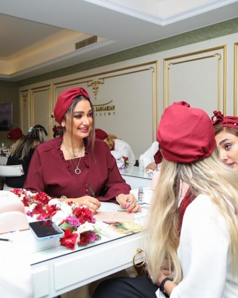 آموزش فیبروز ابرو با حضور سرکار خانم غزل زرگریان