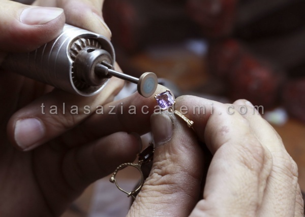 مربیگری طلا و جواهرسازی