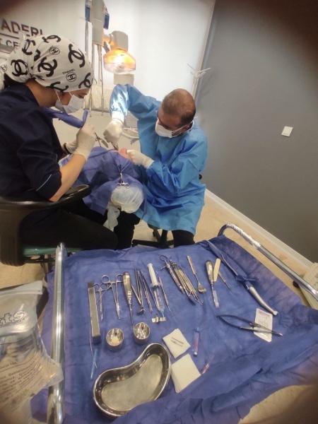 دندانپزشکی دکتر مرتضی قادری ایمپلنت جراحی لثه