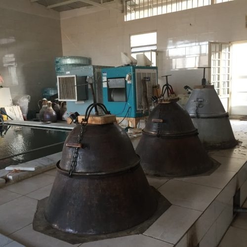 فروش انواع گلاب و عرقیات،گلاب کاشان،نعناع،بیدمشک